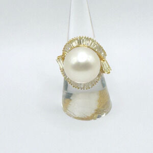 18k Gold Baquette Diamond 21mm Pearl Ring